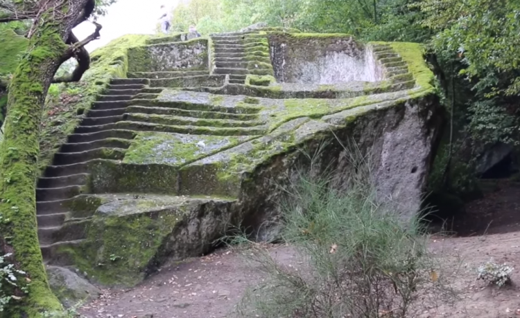Misterioasa Piramida etruscă din Bomarezo, Italia, altar străvechi pentru ritualuri de sacrificiu
