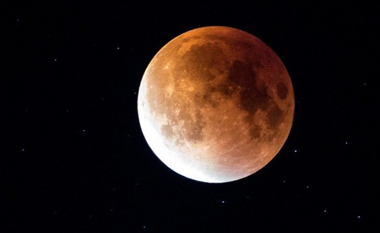 Superluna roz, cea mai mare și mai strălucitoare Lună Plină din an, nu este chiar roz | DeStiut.ro