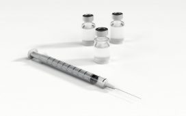 SUA acuza China că s-a folosit de hackeri pentru a sparge sistemul de sănătate american, încercând să fure cercetările pentru vaccinul anti-COVID-19