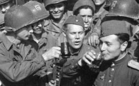Au arătat lumii cum se petrece cu adevărat! Rusia a terminat toată Vodka sărbătorind sfârșitul celui de-Al Doilea Război Mondial