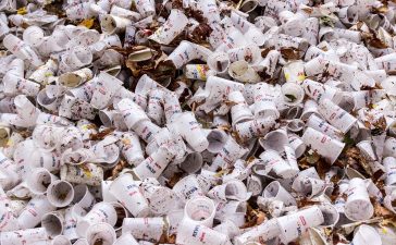 Aproape un miliard de tone de deșeuri de plastic vor fi aruncate pe uscat și pe mare până în 2040