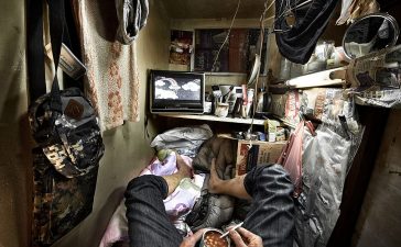 Apartamente înghesuite de 2m2 din Hong Kong, filmate direct deasupra