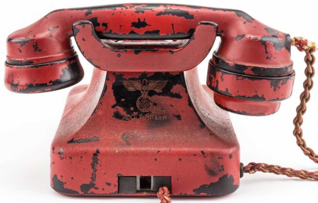 Telefonul lui Hitler care „a trimis milioane de oameni la moarte” s-a vândut la licitație pentru 243.000 de dolari