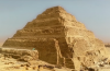 Piramida lui Djoser, cea mai veche piramidă din lume, adesea umbrită de Piramidele din Giza
