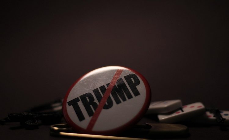 Donald Trump, blocat de Facebook până la sfârșitul mandatului!