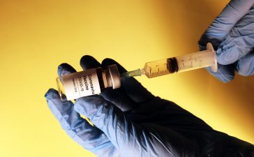 Germania, Franța, Italia și Spania suspendă utilizarea vaccinului AstraZeneca | DeStiut.ro