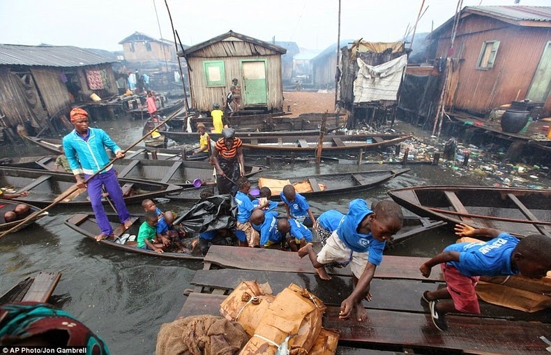Locuitorii apelor. Viața incredibilă a celor 250.000 de rezidenți din Makoko, Nigeria